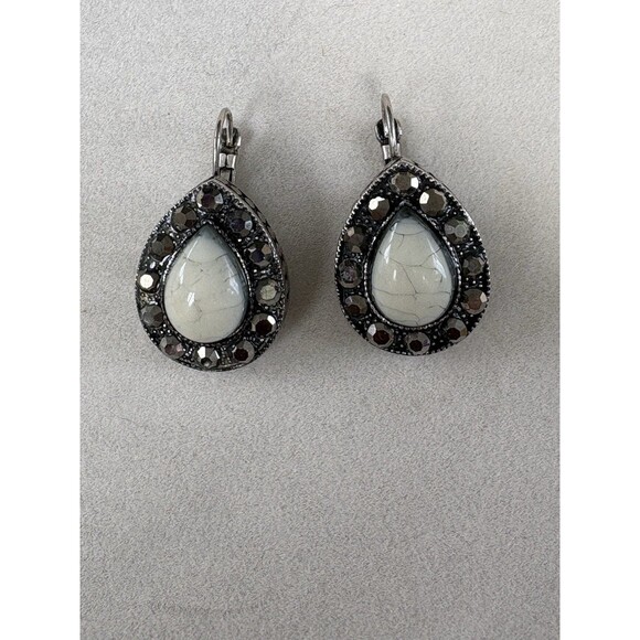 Unbranded Jewelry - Teardrop Leverback Earrings Cream Crackled Colored Stone Rhinestones Silver Tone